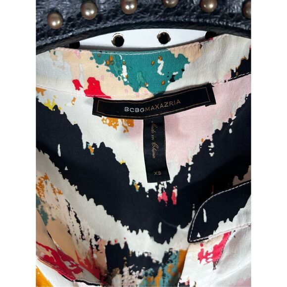 BCBG Maxazria Silk Blouse Multi V-Neck Elastic Waist Sides size xs - Picture 3 of 3